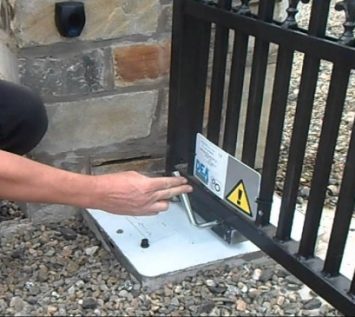 Electric gate opener